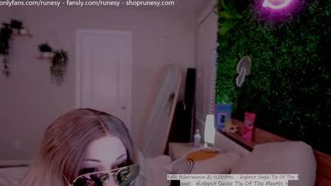Snapshot of runesy chatting on 09-19-25, 03:08 Lady online show from 09-19-25, 03:08