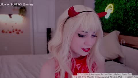 Snapshot of runesy chatting on 10-17-25, 03:10 Lady online show from 10-17-25, 03:10
