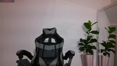 Snapshot of russell_adams_ chatting on 11-14-25, 09:52 R U S S E L L online show from 11-14-25, 09:52