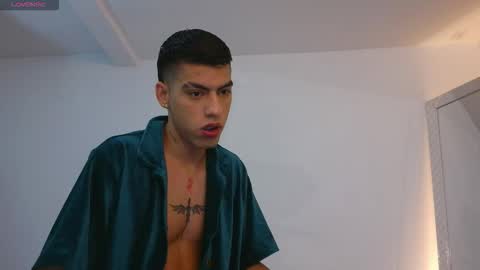 Snapshot of russell_adams_ chatting on 11-16-25, 07:25 R U S S E L L online show from 11-16-25, 07:25