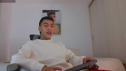 Snapshot of russell_adams_ chatting on 12-03-25, 09:29 R U S S E L L online show from 12-03-25, 09:29