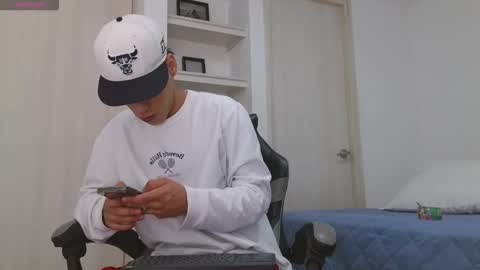 Snapshot of russell_adams_ chatting on 12-17-25, 10:10 R U S S E L L online show from 12-17-25, 10:10