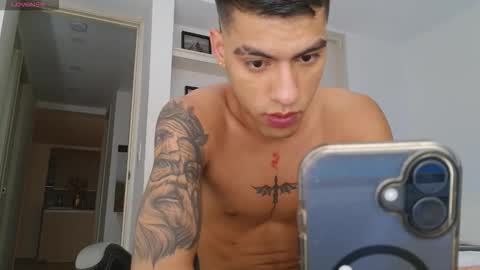 Snapshot of russell_adams_ chatting on 12-18-25, 12:06 R U S S E L L online show from 12-18-25, 12:06