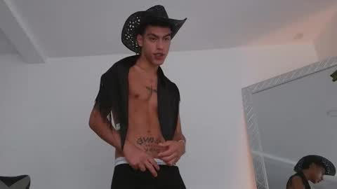 Snapshot of russell_adams_ chatting on 01-11-26, 04:01 R U S S E L L online show from 01-11-26, 04:01