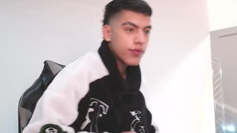 Snapshot of russell_adams_ chatting on 01-15-26, 11:59 R U S S E L L online show from 01-15-26, 11:59