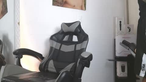 Snapshot of russell_adams_ chatting on 02-17-26, 09:54 R U S S E L L online show from 02-17-26, 09:54