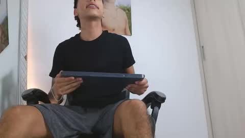 Snapshot of russell_adams_ chatting on 02-20-26, 06:26 R U S S E L L online show from 02-20-26, 06:26