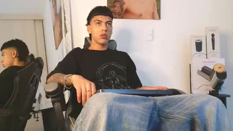 Snapshot of russell_adams_ chatting on 03-02-26, 03:41 R U S S E L L online show from 03-02-26, 03:41