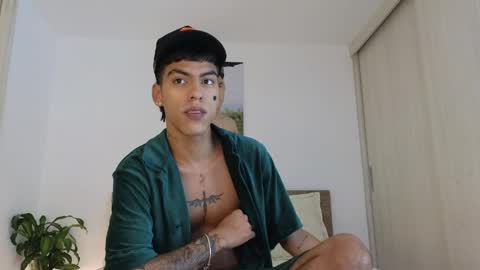 Snapshot of russell_adams_ chatting on 04-07-26, 02:56 R U S S E L L online show from 04-07-26, 02:56