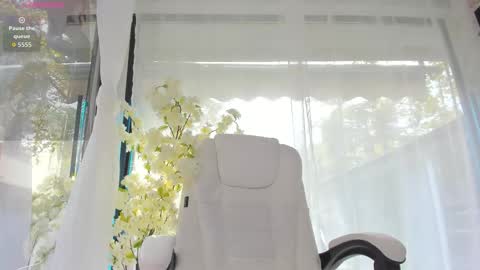 Snapshot of russian_ava chatting on 10-15-25, 08:03 Ava online show from 10-15-25, 08:03