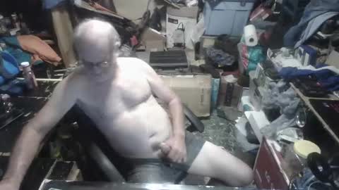 Snapshot of russtenail21 chatting on 09-10-25, 10:43 Russtenail21 online show from 09-10-25, 10:43