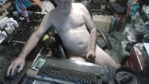 Snapshot of russtenail21 chatting on 09-21-25, 05:58 Russtenail21 online show from 09-21-25, 05:58