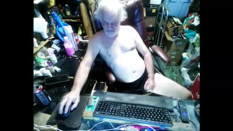 Snapshot of russtenail21 chatting on 01-12-26, 07:52 Russtenail21 online show from 01-12-26, 07:52