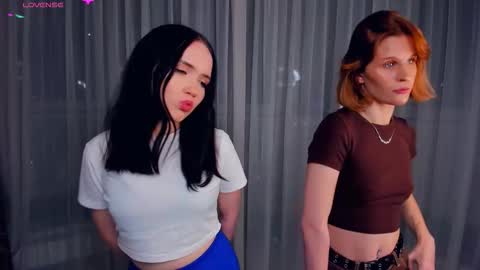 Snapshot of ruthakihn chatting on 10-19-25, 04:29 Jessica Blondie Lannie Brunette online show from 10-19-25, 04:29