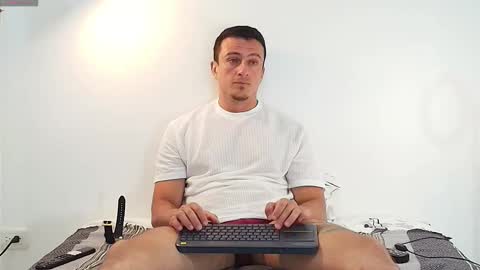 Snapshot of ryamcoast chatting on 10-04-25, 10:41 Sr Coast online show from 10-04-25, 10:41