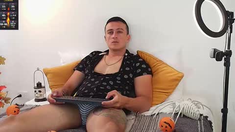 Snapshot of ryamcoast chatting on 10-30-25, 09:26 Sr Coast online show from 10-30-25, 09:26