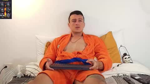 Snapshot of ryamcoast chatting on 10-31-25, 10:55 Sr Coast online show from 10-31-25, 10:55