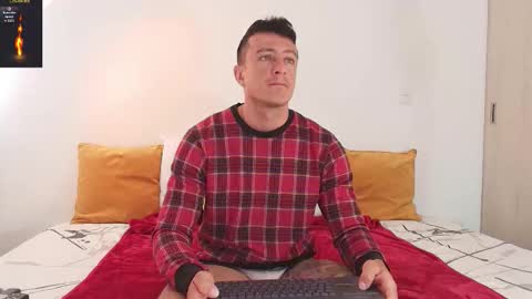 Snapshot of ryamcoast chatting on 11-30-25, 02:32 Sr Coast online show from 11-30-25, 02:32