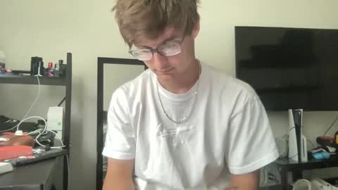 Snapshot of ryan287747 chatting on 05-18-26, 12:18 ryan online show from 05-18-26, 12:18