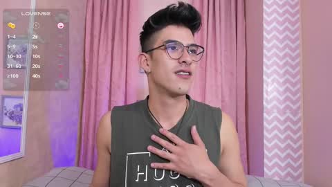 Snapshot of ryan_clark_ chatting on 12-10-24, 04:49 Ryan online show from 12-10-24, 04:49