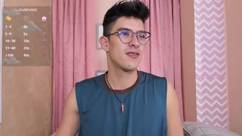 Snapshot of ryan_clark_ chatting on 12-11-24, 07:46 Ryan online show from 12-11-24, 07:46