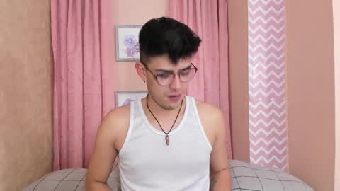 Snapshot of ryan_clark_ chatting on 12-18-24, 08:36 Ryan online show from 12-18-24, 08:36