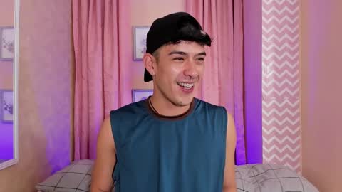 Snapshot of ryan_clark_ chatting on 12-22-24, 07:42 Ryan online show from 12-22-24, 07:42