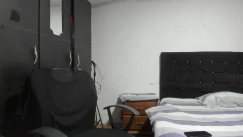 ryan_xc1 online show from 04-14-26, 03:45