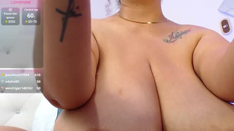 Snapshot of ryanastone_ chatting on 01-08-25, 01:42 Hanna online show from 01-08-25, 01:42