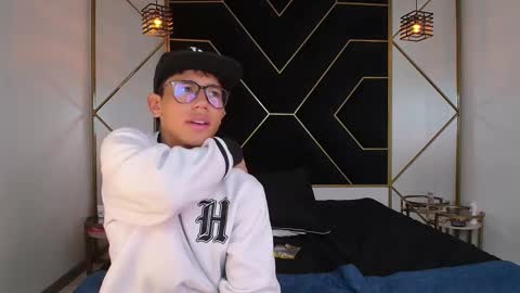 Snapshot of ryanpricee chatting on 10-17-25, 04:04 RyanPricee online show from 10-17-25, 04:04