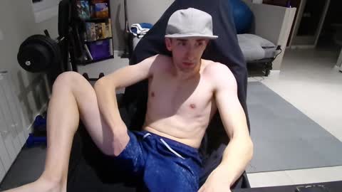 Snapshot of ryukukamifr chatting on 01-27-25, 06:41 Ryuk FR online show from 01-27-25, 06:41