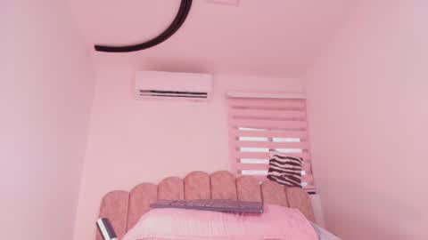 Snapshot of s_sofia_ chatting on 06-25-26, 07:18 s_sofia_ online show from 06-25-26, 07:18