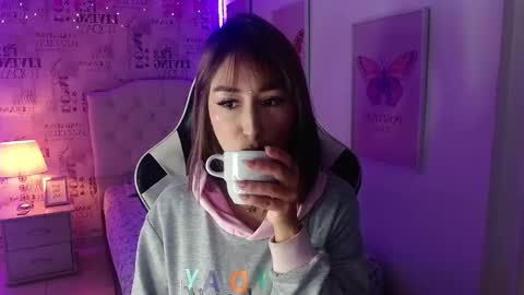 Snapshot of saara_martin chatting on 11-15-25, 11:51 1 online show from 11-15-25, 11:51