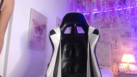 Snapshot of saara_martin chatting on 01-17-26, 12:10 1 online show from 01-17-26, 12:10