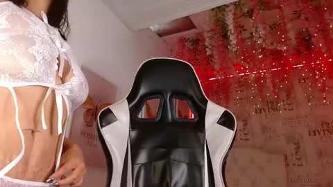 Snapshot of saara_martin chatting on 03-05-26, 12:23 1 online show from 03-05-26, 12:23