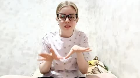 Sabrina online show from 04-21-26, 06:12