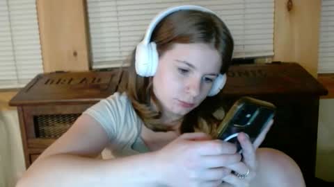 Snapshot of sabrinalexington chatting on 10-25-25, 12:51 Sabrina online show from 10-25-25, 12:51