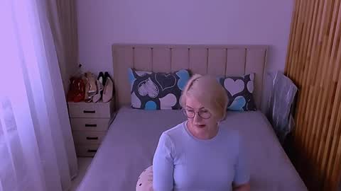 Sabrina MacMarren online show from 05-17-26, 01:40