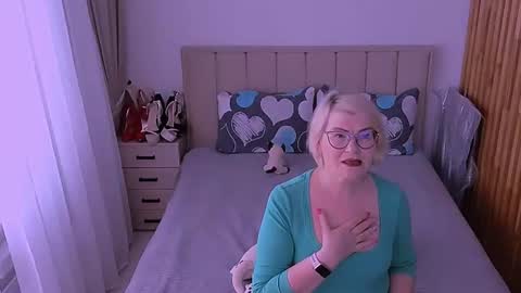 Sabrina MacMarren online show from 06-13-26, 10:13