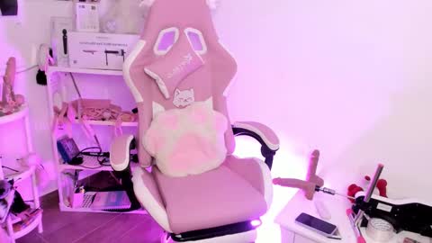 Snapshot of sachi_meow chatting on 11-14-25, 11:53 Ig online show from 11-14-25, 11:53