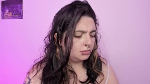 Snapshot of sachi_meow chatting on 11-19-25, 10:26 Ig online show from 11-19-25, 10:26