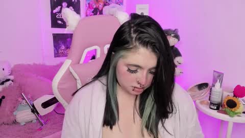 Snapshot of sachi_meow chatting on 12-17-25, 05:41 Ig online show from 12-17-25, 05:41