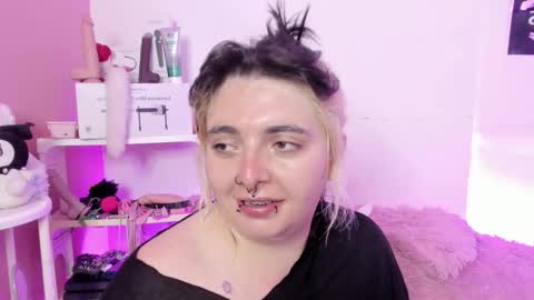 Snapshot of sachi_meow chatting on 02-21-26, 10:00 Ig online show from 02-21-26, 10:00