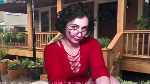 Snapshot of safaeri chatting on 10-24-25, 08:27 Safa online show from 10-24-25, 08:27