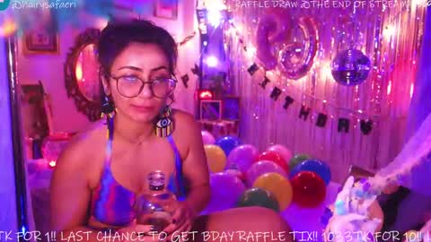 Snapshot of safaeri chatting on 10-30-25, 09:04 Safa online show from 10-30-25, 09:04