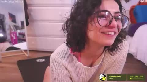 Snapshot of safaeri chatting on 03-25-26, 08:04 Safa online show from 03-25-26, 08:04