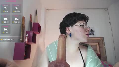 Snapshot of safyka chatting on 10-16-25, 02:23 SAFYKA online show from 10-16-25, 02:23