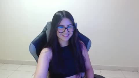 Snapshot of sahaliefox_ chatting on 10-13-25, 10:10 Sahaliefox online show from 10-13-25, 10:10