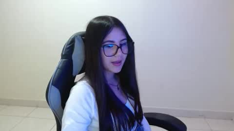 Snapshot of sahaliefox_ chatting on 10-21-25, 10:21 Sahaliefox online show from 10-21-25, 10:21