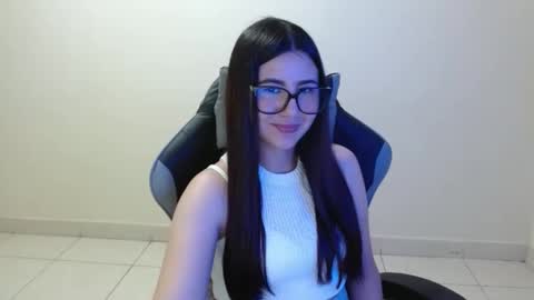 Snapshot of sahaliefox_ chatting on 10-26-25, 04:24 Sahaliefox online show from 10-26-25, 04:24